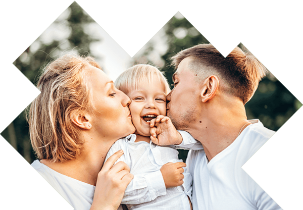 Sorgen Sie für die GesundheitIhrer Familie Mutter und Vater haben ihren Sohn auf dem Arm